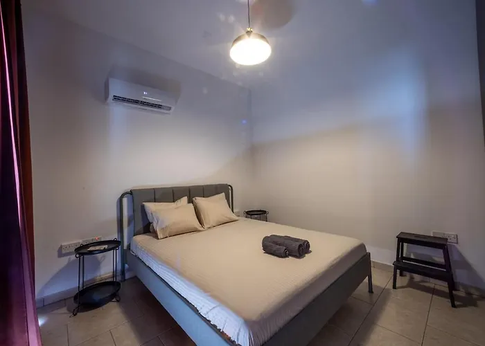 Penthouse, Center, Walking To Apartament Larnaca